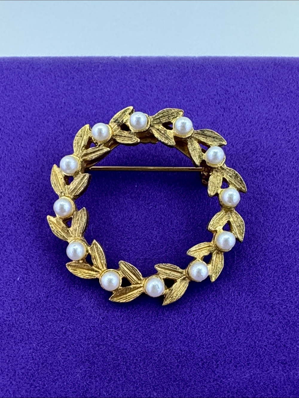💛 Vintage Gold Plated Leaf Faux Pearl Wreath Brooch